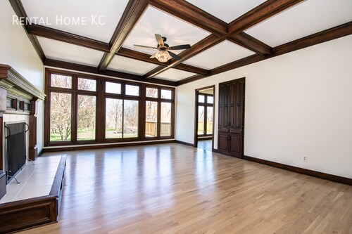 Building Photo - Large 1.5 Story luxury home on 2.5 acres  ...