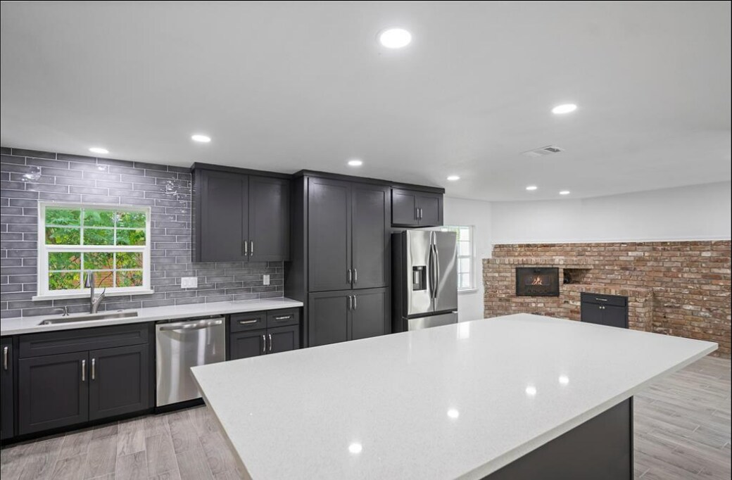 Kitchen - 22 13th Ave N