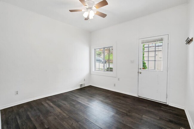 Building Photo - $250 OFF 1ST MONTH OF RENT THRU JULY 31! C...