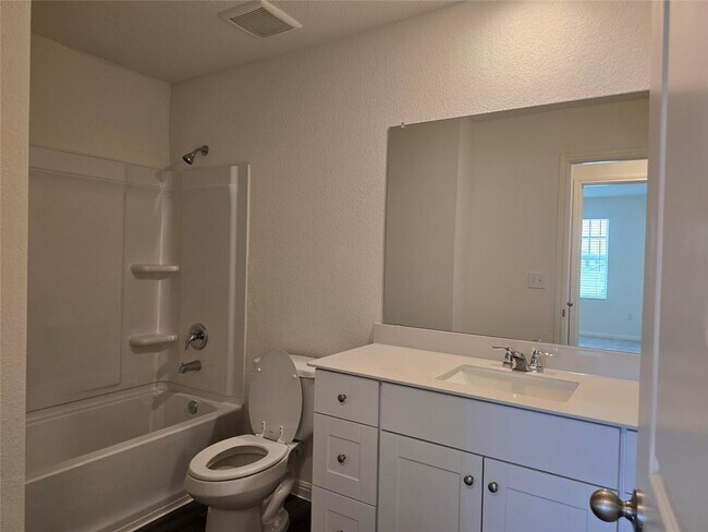 Building Photo - 145 Blazilmar Ln