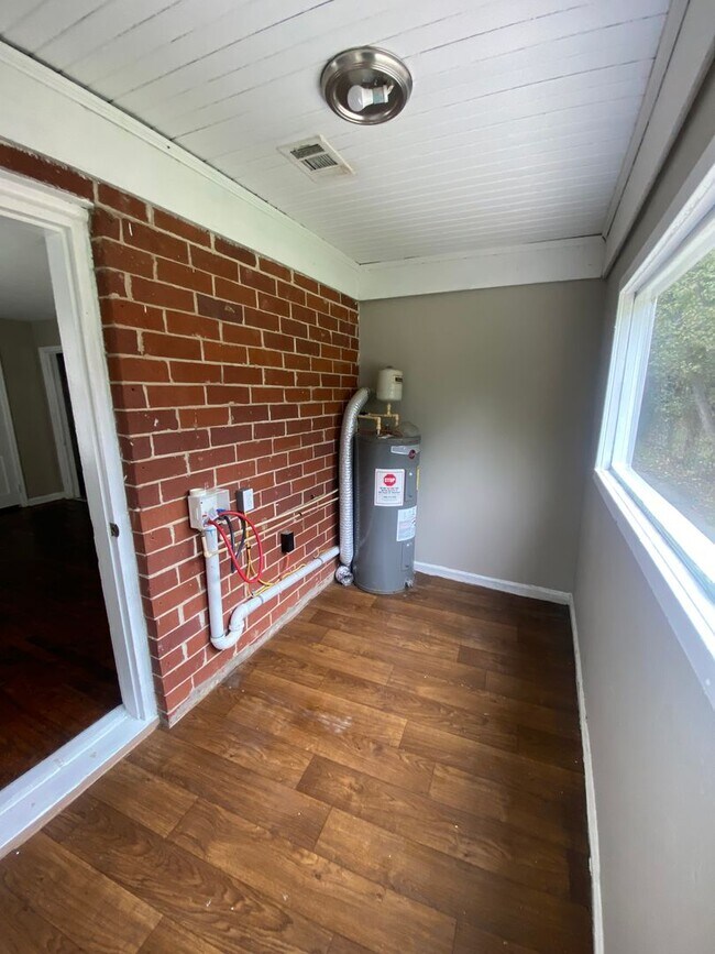 Building Photo - **ON HOLD**Total Electric 2 Bedroom / 1 Ba...