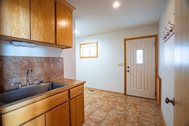 Building Photo - 10809 N McLaughlin Rd