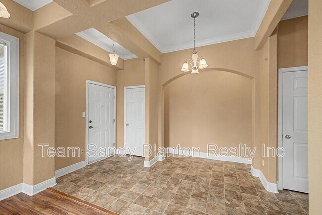 Building Photo - 542 S 72nd Ave