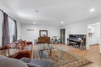 Building Photo - 981 Castle Rock Rd