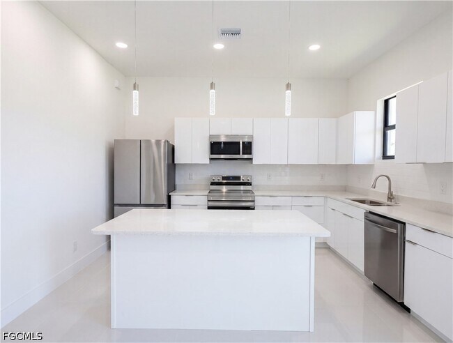 Building Photo - 2726 NW 41st Pl