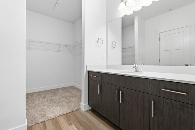 Building Photo - 882 Coulsen Dr