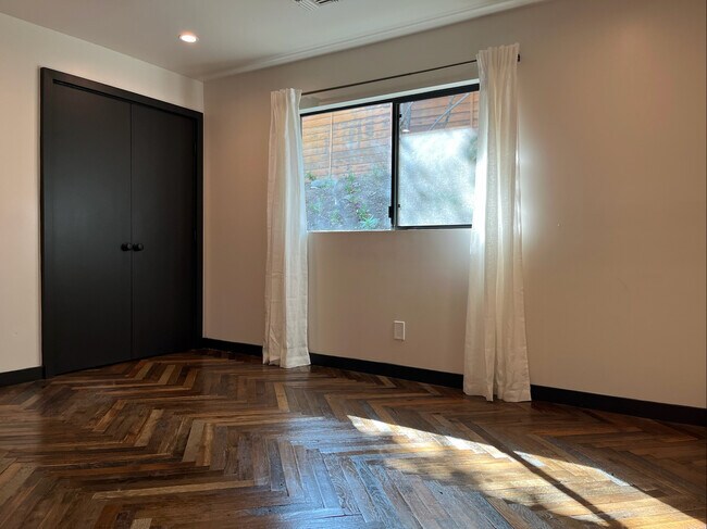 Building Photo - 21273 Entrada Rd