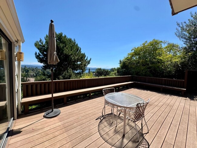 Building Photo - Hawthorne Hills Home