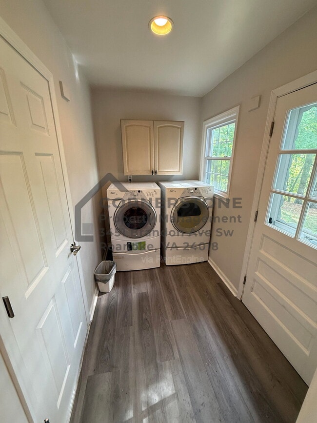 Building Photo - 6111 Barn Owl Cir