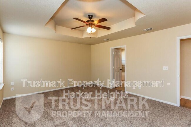 Building Photo - 401 W Libra Dr