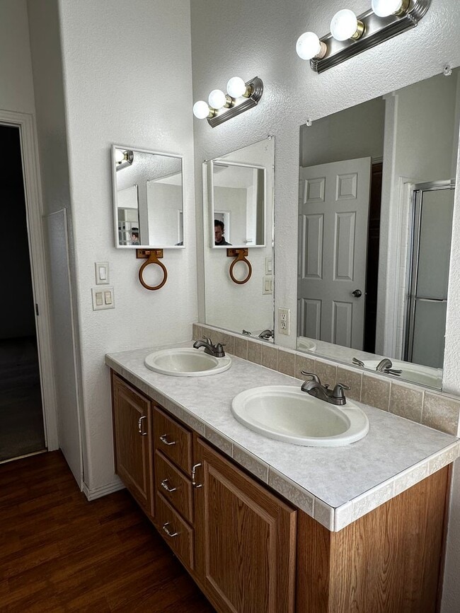 Building Photo - Coolidge 3 Bedroom 2 Bathroom Home Under $1,500!