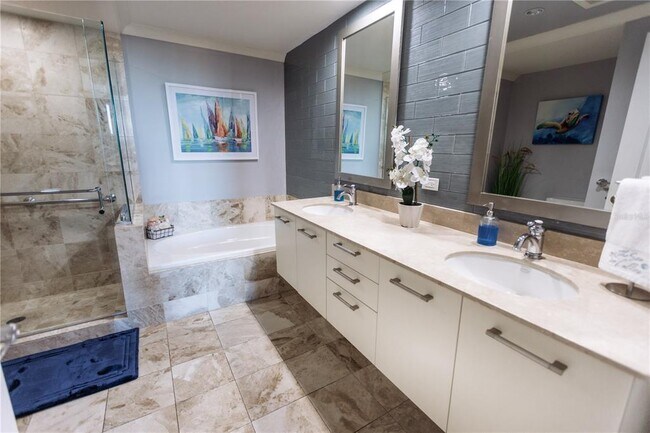 Building Photo - 1350 Main St