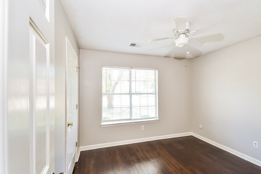 Building Photo - 6795 Black Oak Dr