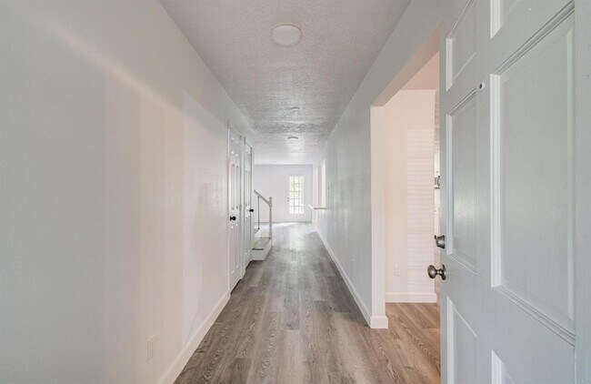 Building Photo - 808 Stone Mountain Dr