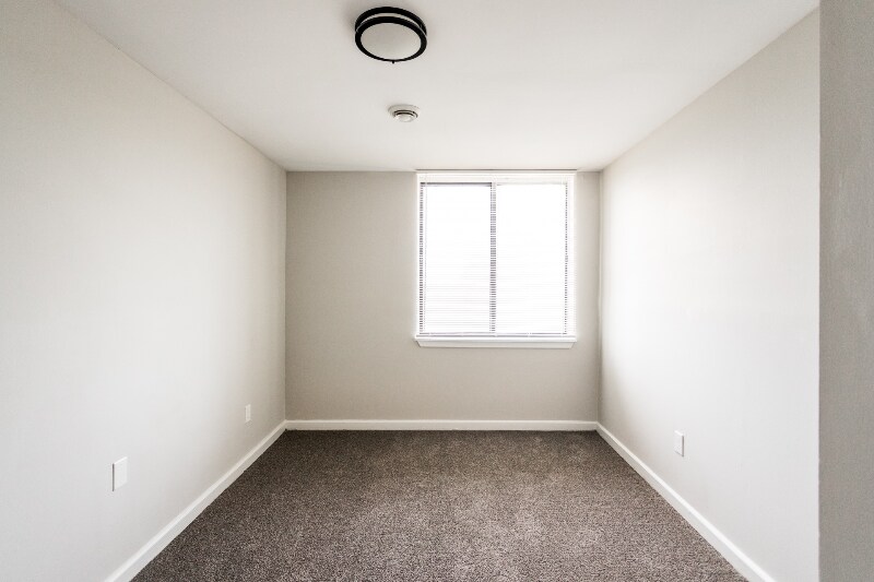 Building Photo - 1400 Seward Ave