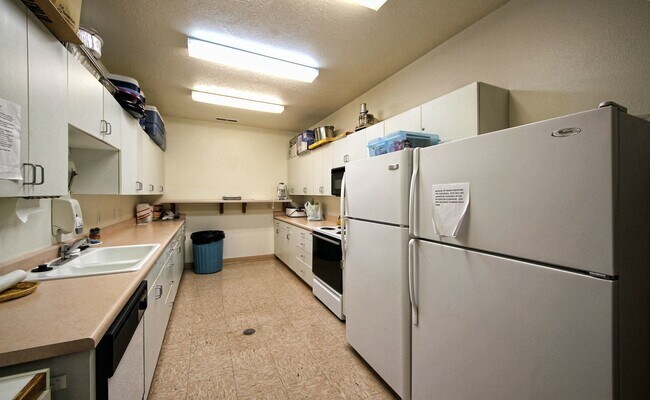 Building Photo - 2 Bed/1.5 Bath In An Active 55+ Community