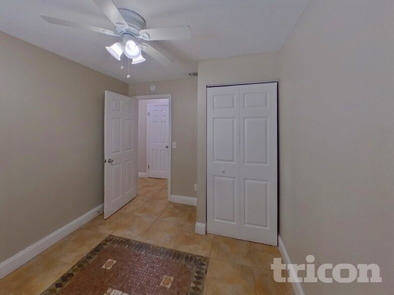 Building Photo - 563 Robin Hill Cir