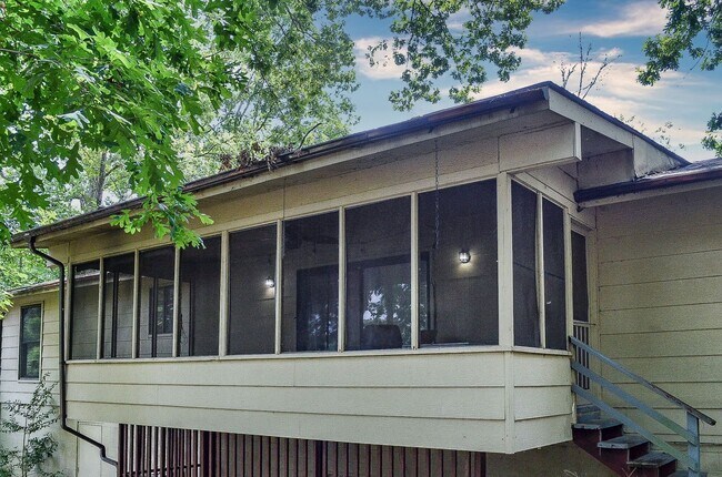 Building Photo - 45 Sierra Dr