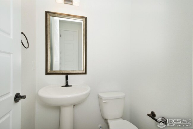 Building Photo - Beautiful 3 bed/3.5 bath Superior Townhome - Available May 4th!