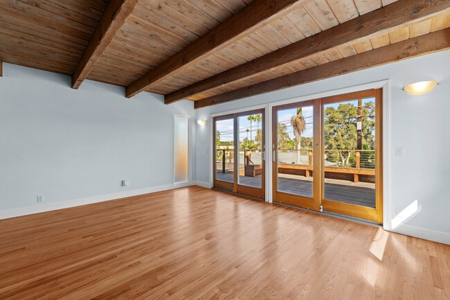 Building Photo - 425 Neptune Ave