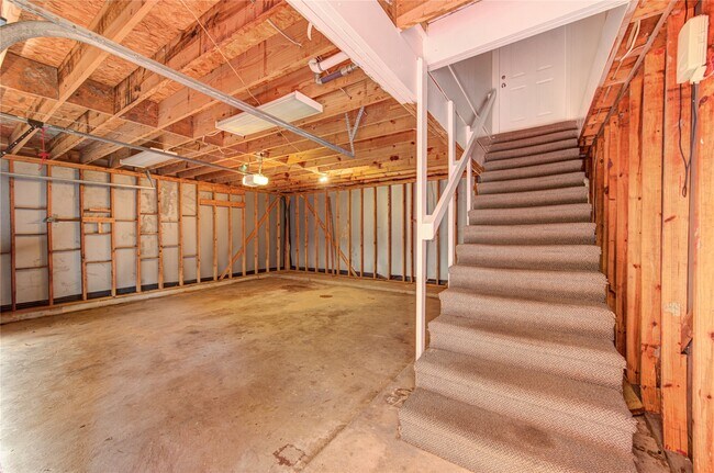 Building Photo - 14823 Atterbury Dr