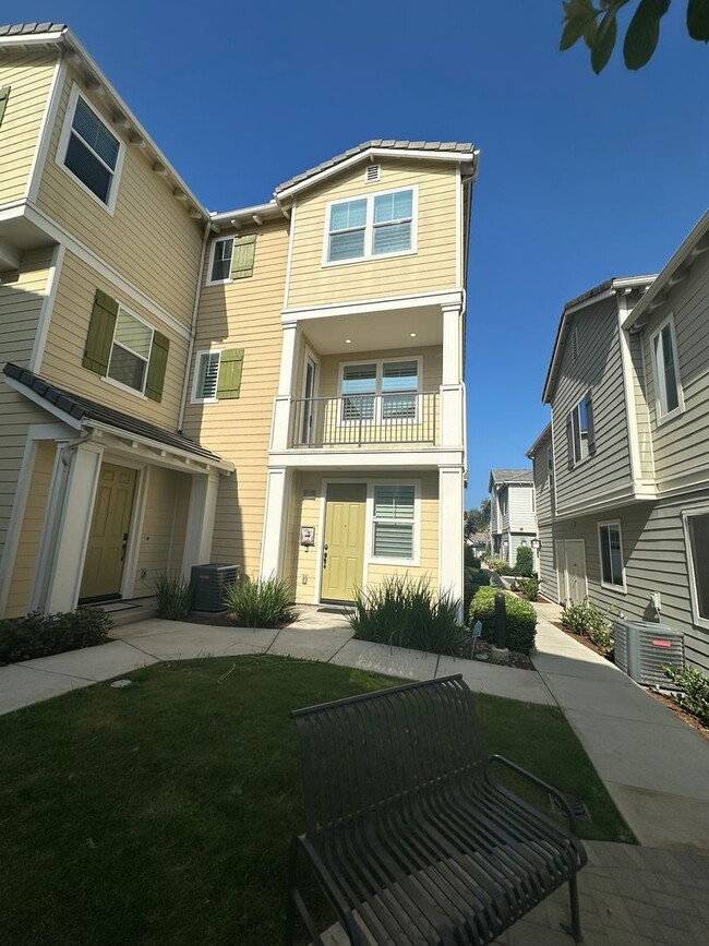 Building Photo - BAYSIDE LANDING - Available Now! 3-story t...