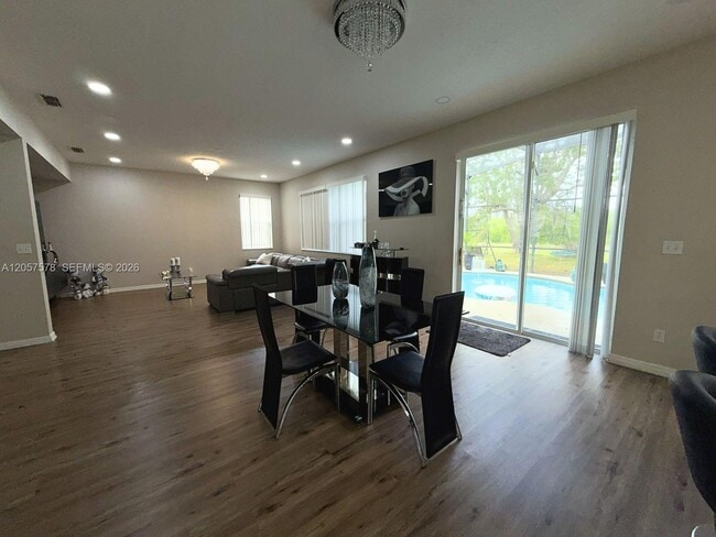 Building Photo - 233 Aldridge Ln