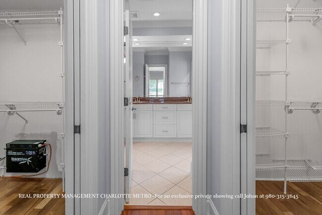 Building Photo - Luxurious 4 Bedroom, 5.5 Bathroom Townhome on Prestigious Queens Road. Contact (980) 315-3645 for...