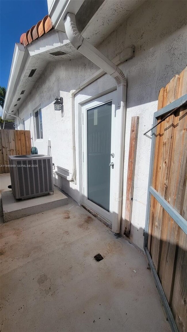 Building Photo - 10172 SW 159th Ave