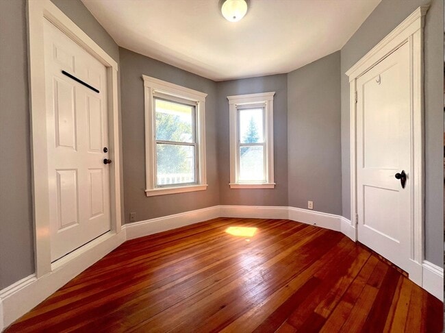 Building Photo - 18 Chase St