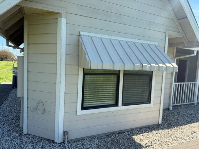 Building Photo - Unique 2 Bedroom Country Property Vacaville *Star Rentals