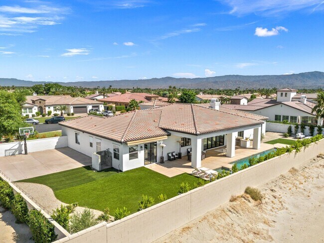 Building Photo - 49636 Constitution Dr