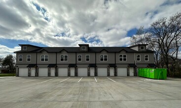 Building Photo - 119 W Rossview Rd