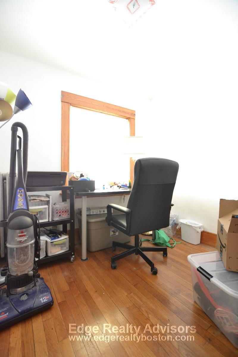 Building Photo - 27 S Crescent Circuit