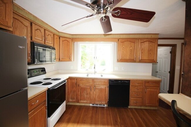 Building Photo - 27 Andover Rd