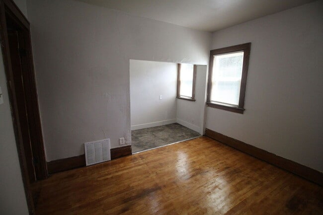 Building Photo - 3215 W Auer Ave