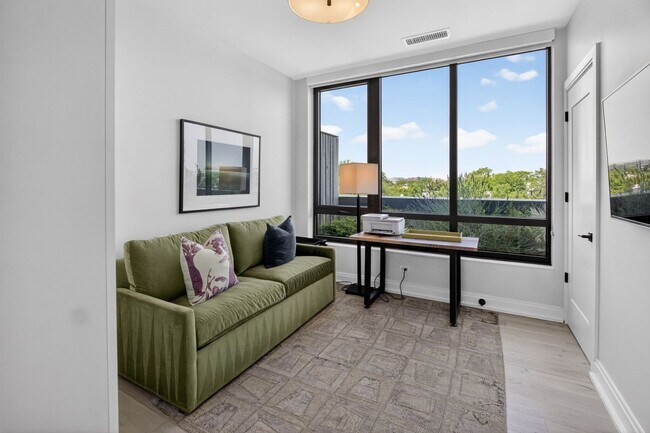 Building Photo - Stunning 2BR/2BA Luxury Condo // Capitol Hill Views // Garage Parking included