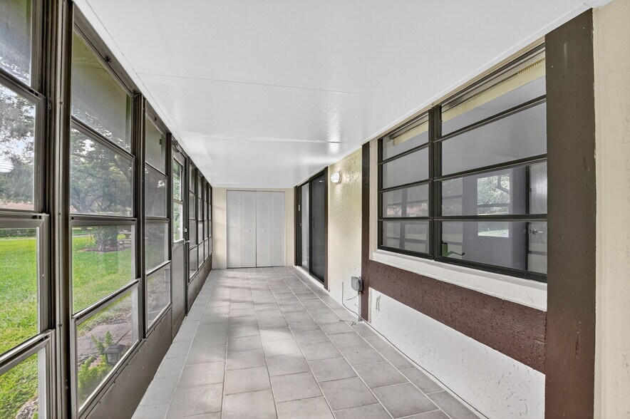 Building Photo - 22576 Vistawood Way