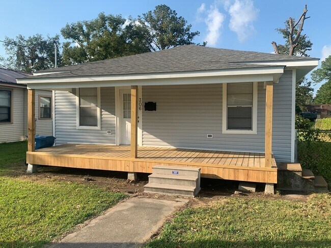 Building Photo - 2 Bedroom House in Port Allen