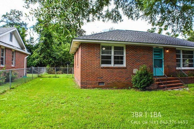 Building Photo - 2906 3rd St