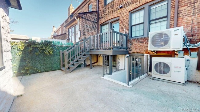 Building Photo - 88-37 62nd Dr