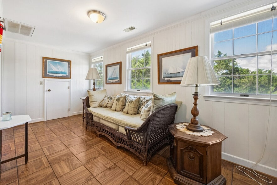 Building Photo - 256 Pioneer Loop