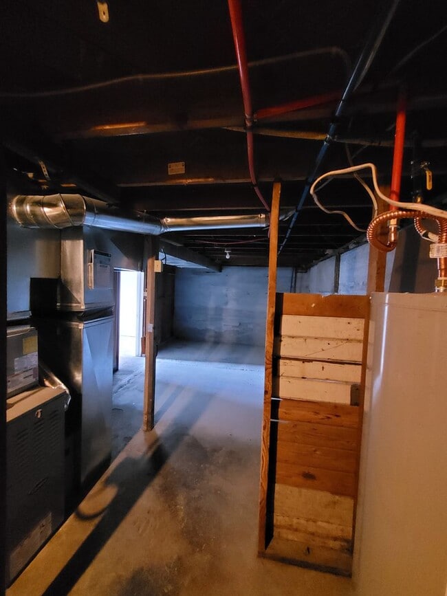 Building Photo - Charming 2-Bedroom, 1-Bathroom House for R...