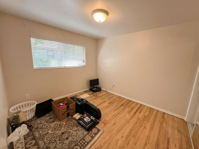 Building Photo - 2272 E Panorama Way