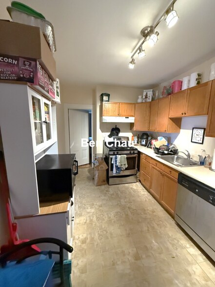 Building Photo - 74 Gore St