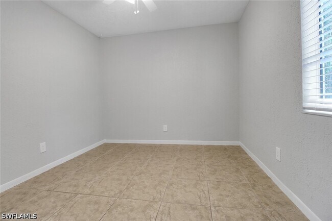 Building Photo - 4635 Bayshore Dr