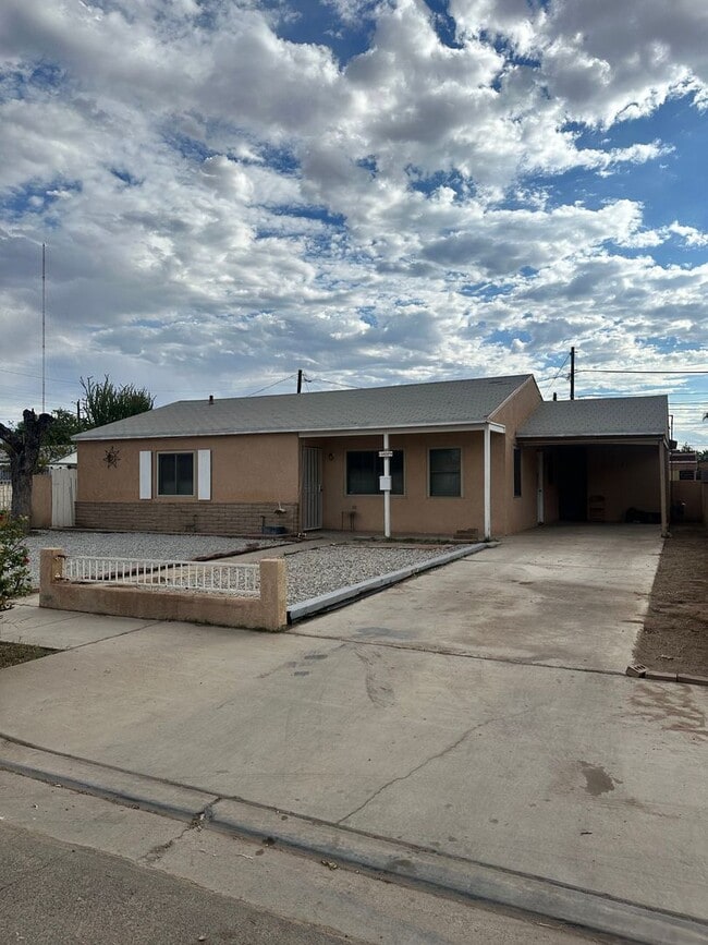Primary Photo - 3 bed with 1 bath - ALL TILE through out home