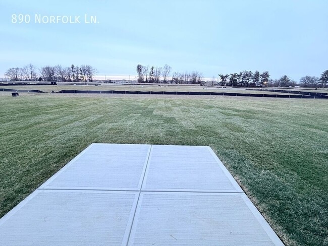 Building Photo - 890 Norfolk Ln