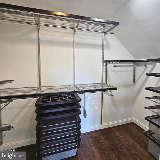 Building Photo - 5940 6th St