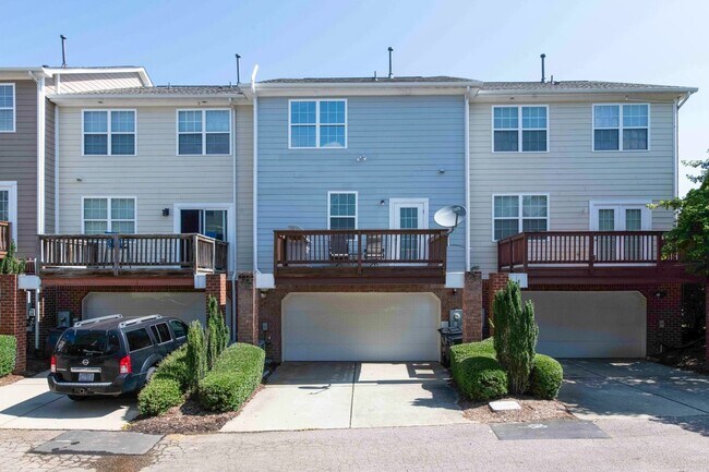 Building Photo - Spacious 3BR Townhome in Apex